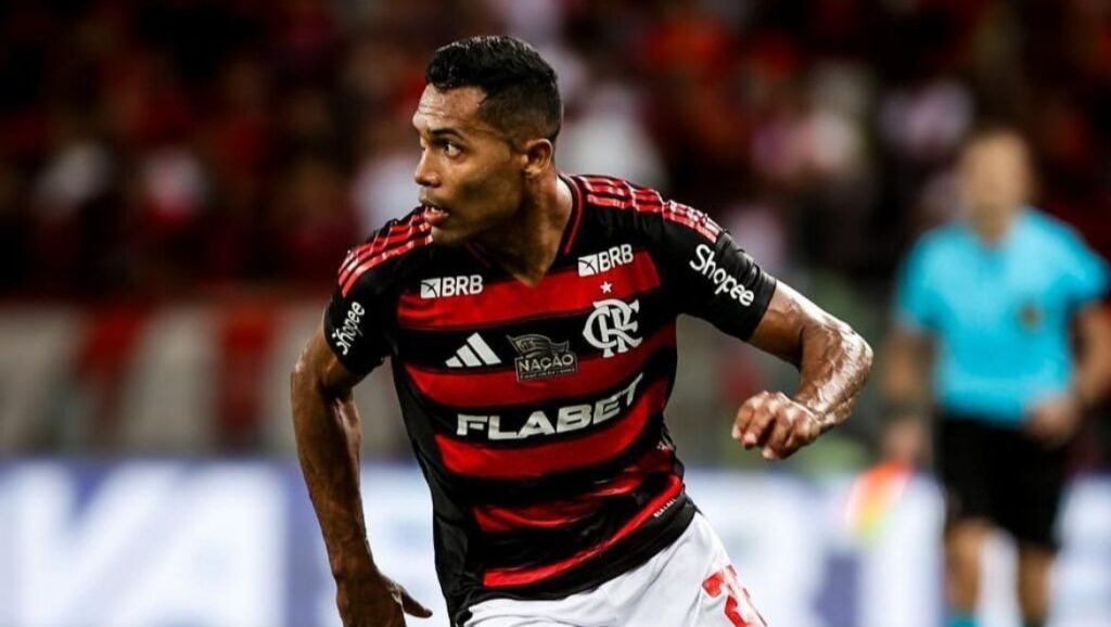 Alex Sandro revela ansiedade antes de jogo contra a LDU: “Frio na barriga“