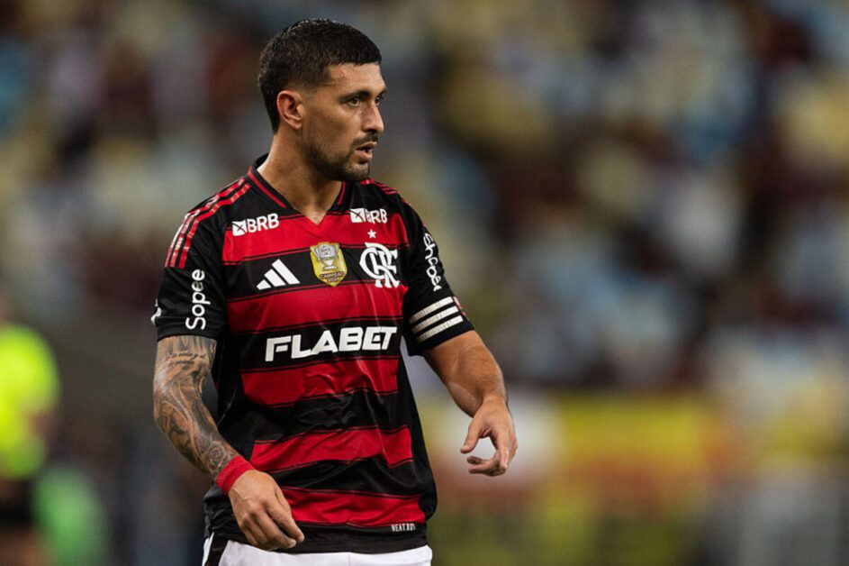 Arrascaeta se torna o jogador com mais partidas na história do Flamengo na Libertadores