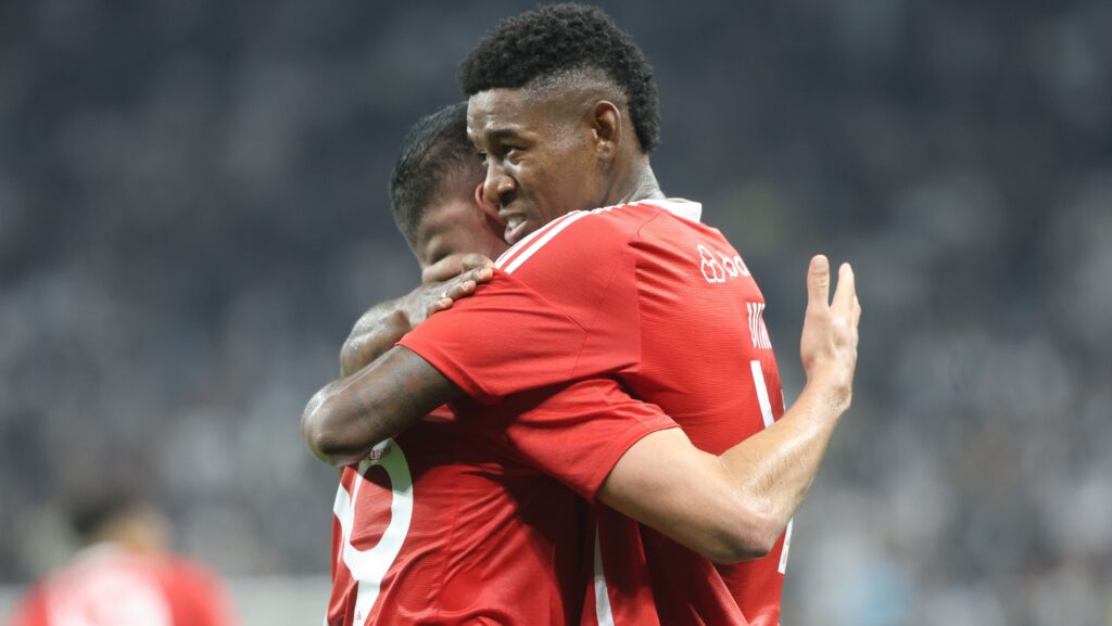Corinthians x Inter: “Porcaria é a atuação do Vitão“, diz Mano