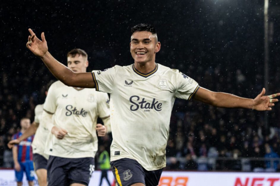 Everton confirma contratação definitiva de Carlos Alcaraz