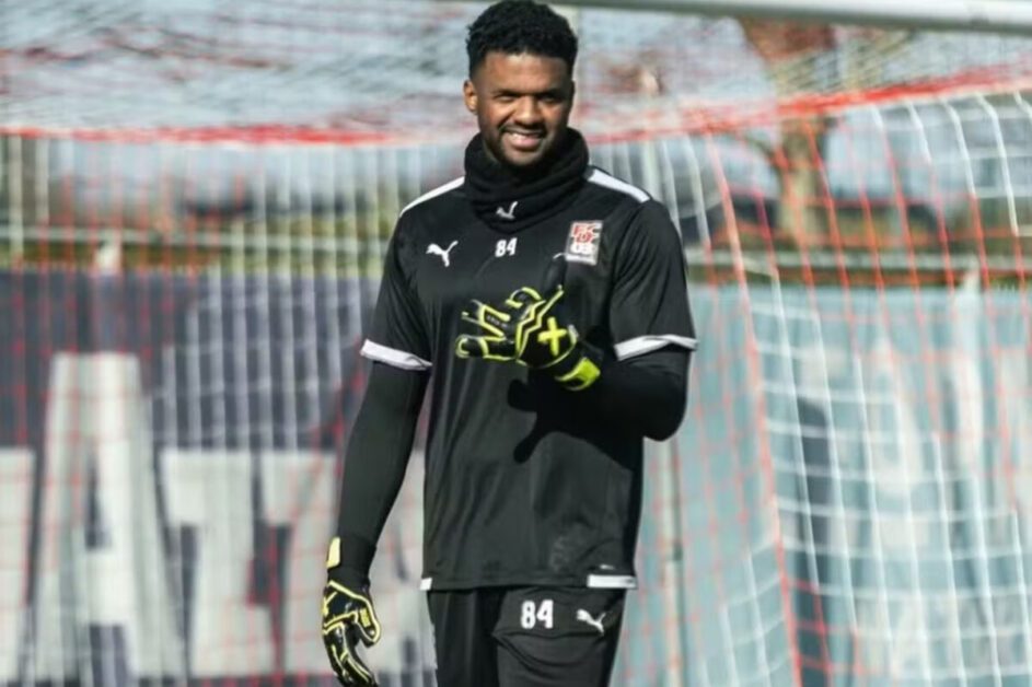 Ex-Fla e Corinthians, Felipe passa 1561 minutos sem ser vazado e conquista título na Europa