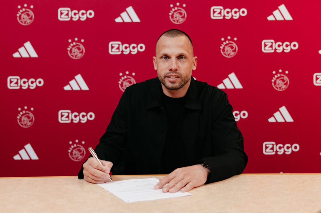John Heitinga volta ao Ajax para assumir lugar de Farioli