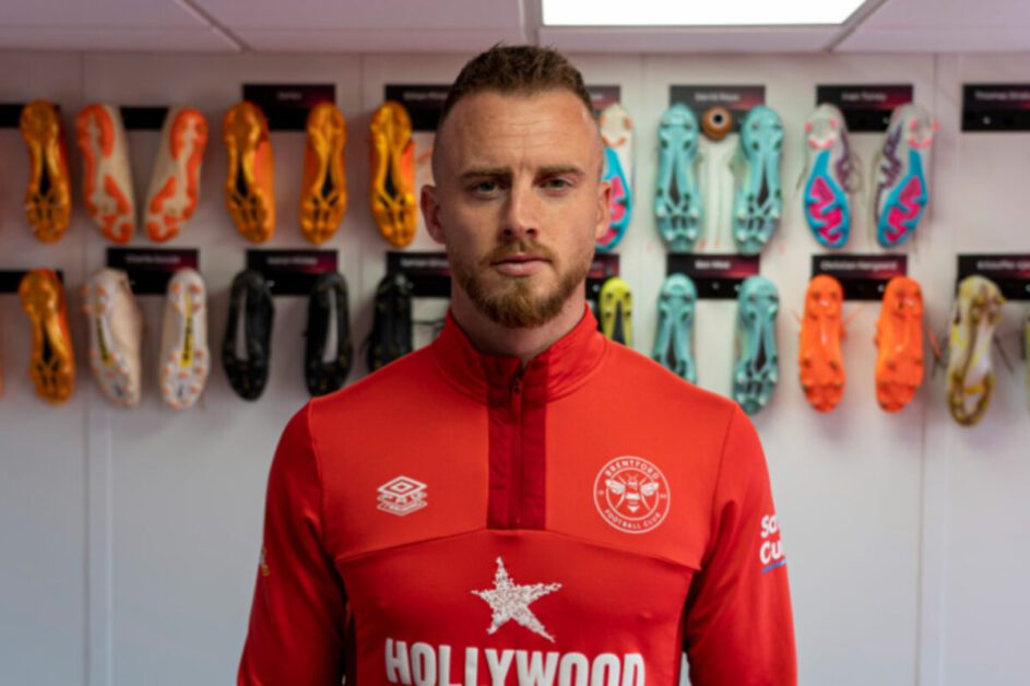 Leverkusen negocia a contratação do goleiro Flekken, do Brentford