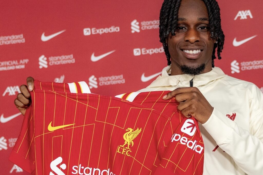 Liverpool confirma Jeremie Frimpong como substituto de Arnold