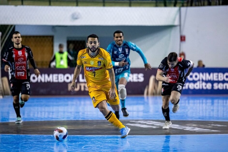 Magnus vence o duelo brasileiro na semifinal da Libertadores e mantém vivo o sonho do tri