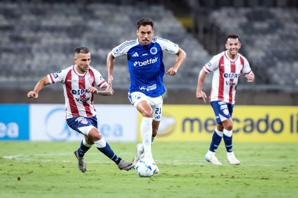 Na despedida da Sul-Americana, Cruzeiro empata sem gols contra  Unión