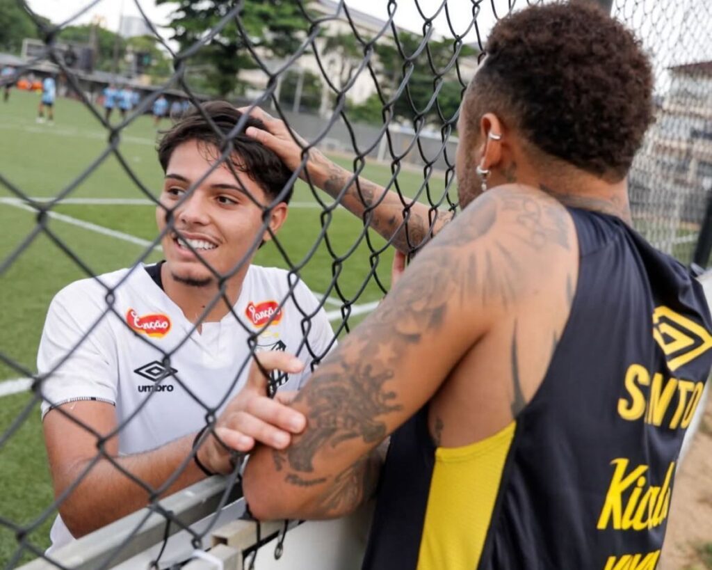 Neymar é ovacionado por jogadores em partida do sub-20; veja vídeo