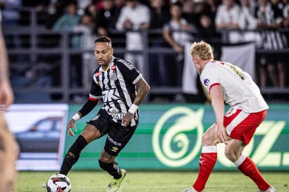 Neymar volta a despistar sobre renovação com o Santos