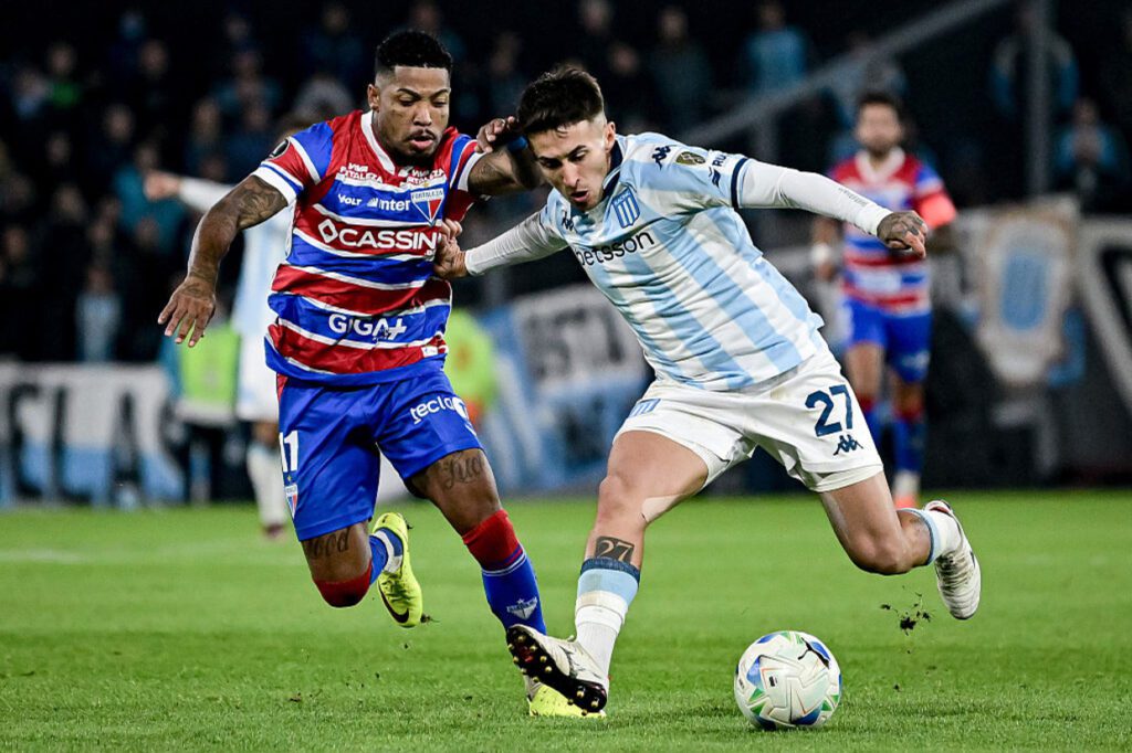 Racing vence no apagar das luzes, mas Fortaleza também avança