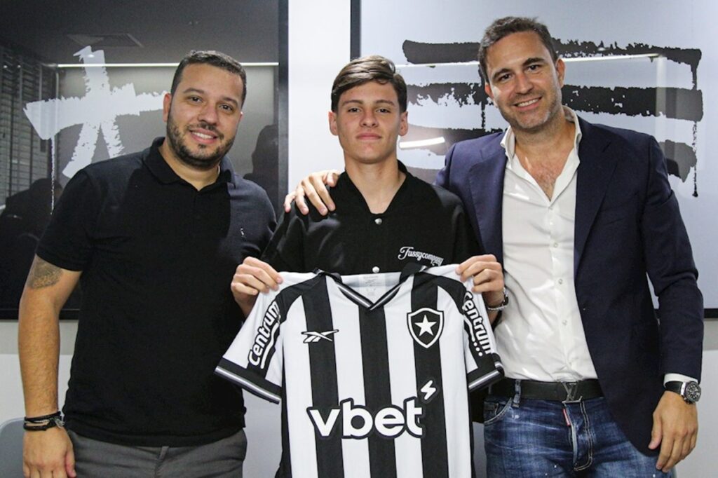 'Novo Almada': Botafogo anuncia contratação de Álvaro Montoro