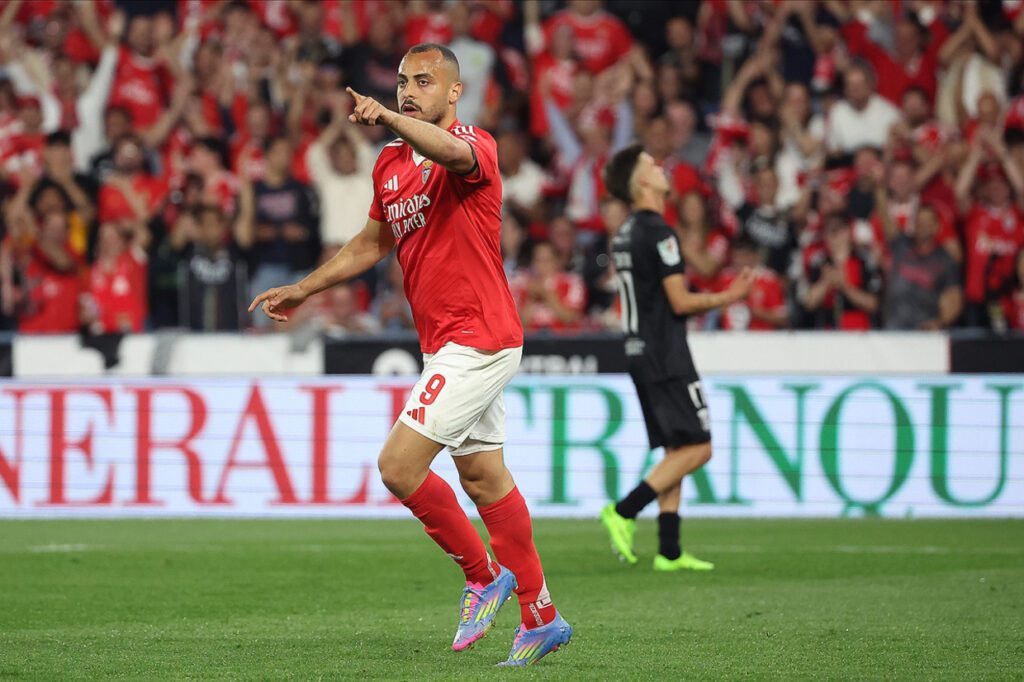 Arthur Cabral assina com o Botafogo e é aguardado nos Estados Unidos para o Mundial