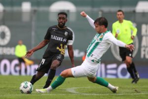 Athletic repatria meia que estava fora do Brasil desde 2016