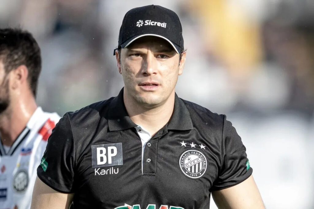 Bruno Pivetti não resiste a nova derrota e deixa o comando do Operário