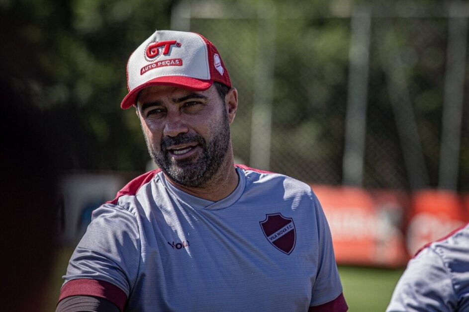 Campeão goiano, Rafael Lacerda não resiste à sequência de derrotas e deixa o Vila Nova