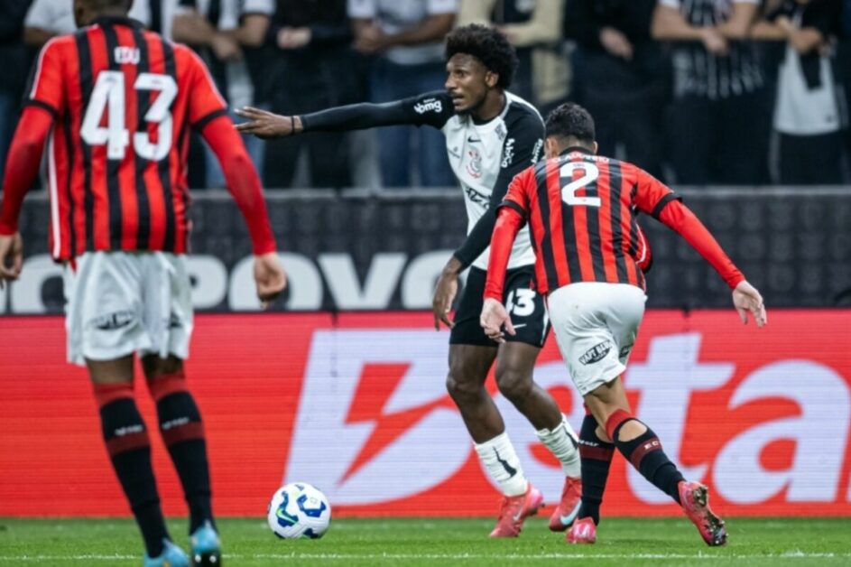 Corinthians pressiona, mas não sai do zero com Vitória