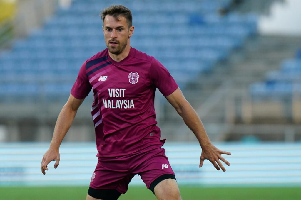 Cotado para ser técnico do Cardiff, Aaron Ramsey vai seguir jogando no México