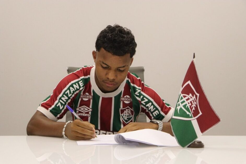 Fluminense renova contrato com Wesley Natã até 2028