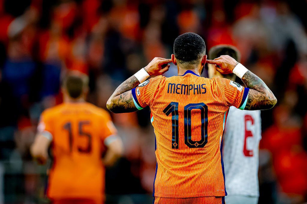 Memphis iguala van Persie como maior artilheiro da história da Holanda
