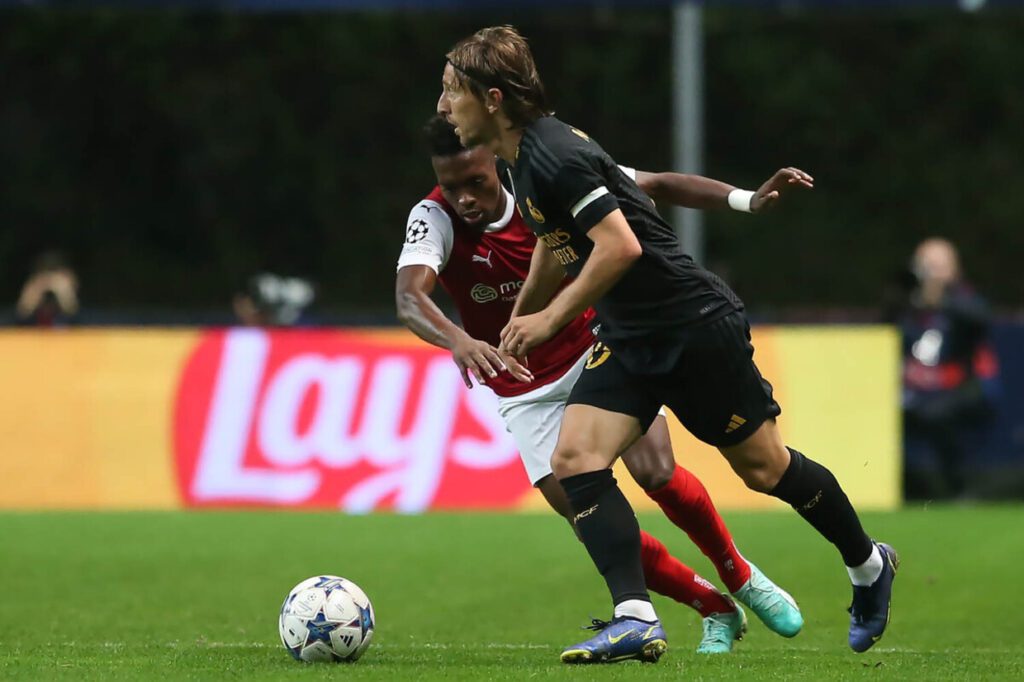 Milan abre as portas para Modric