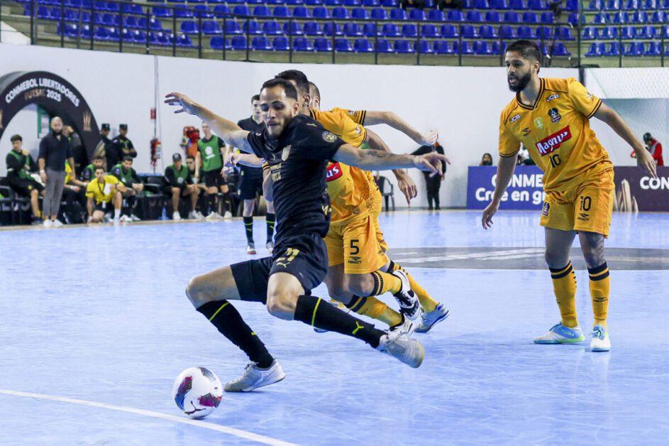 Peñarol interrompe a hegemonia brasileira, vence o Magnus e conquista a Libertadores