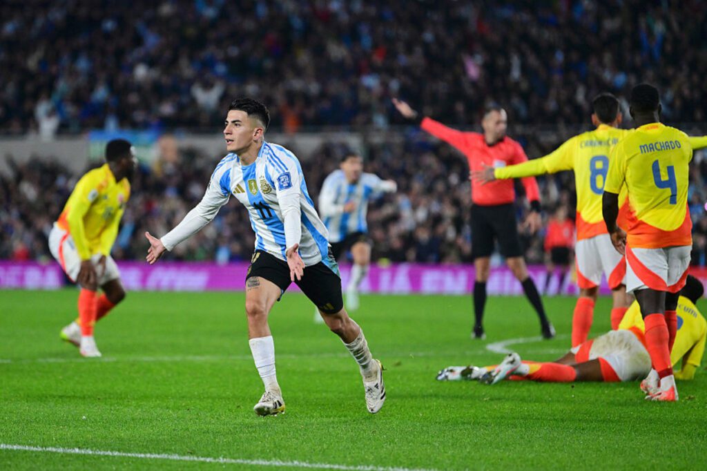 Valente Argentina arranca empate e adia classificação da Colômbia