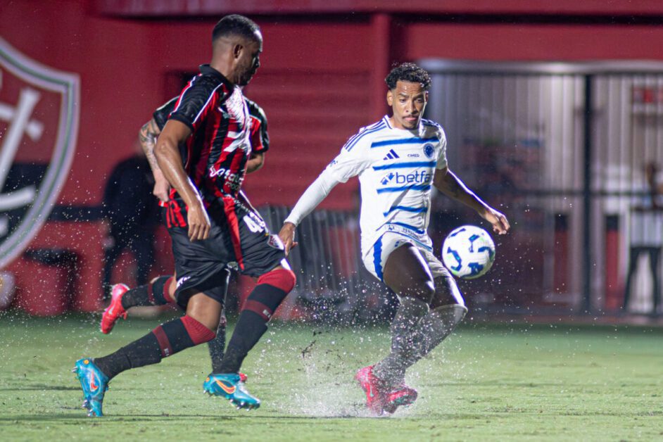 Vitória e Cruzeiro seguem zerados em jogo de 'futebol aquático'