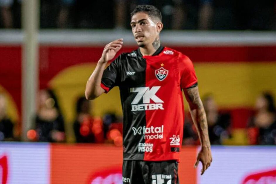 Vitória rescinde com Hugo e devolve lateral ao Botafogo