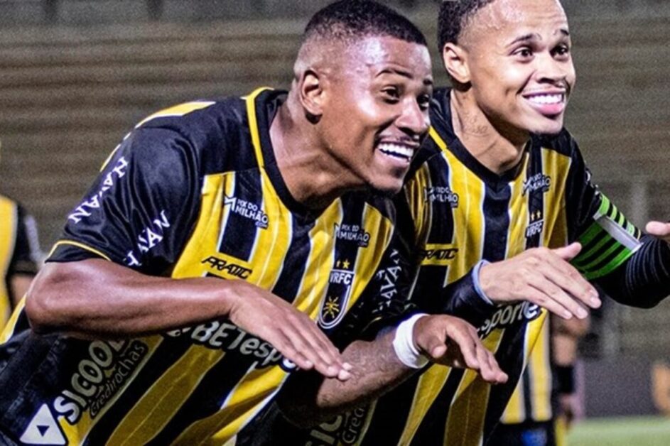 Volta Redonda marca no fim, supera América Mineiro e respira na Série B