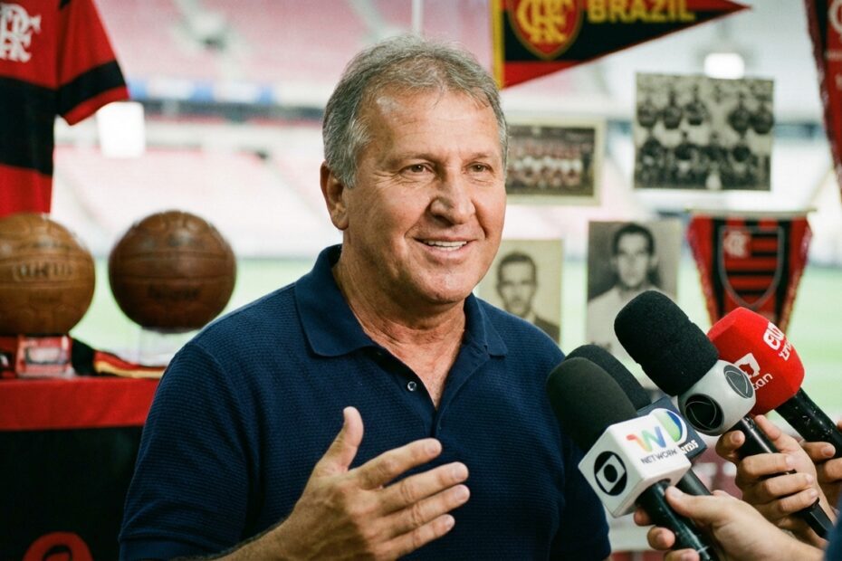 Ex-jogador Mazinho em entrevista falando sobre futebol