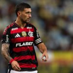 Arrascaeta se torna o jogador com mais partidas na história do Flamengo na Libertadores