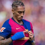 Barcelona atropela Real Madrid com show de Raphinha e fica perto do título