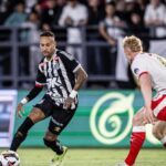 Neymar volta a despistar sobre renovação com o Santos