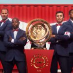 Troféu do Mundial chega ao Brasil com escolta de ex-zagueiros; entenda