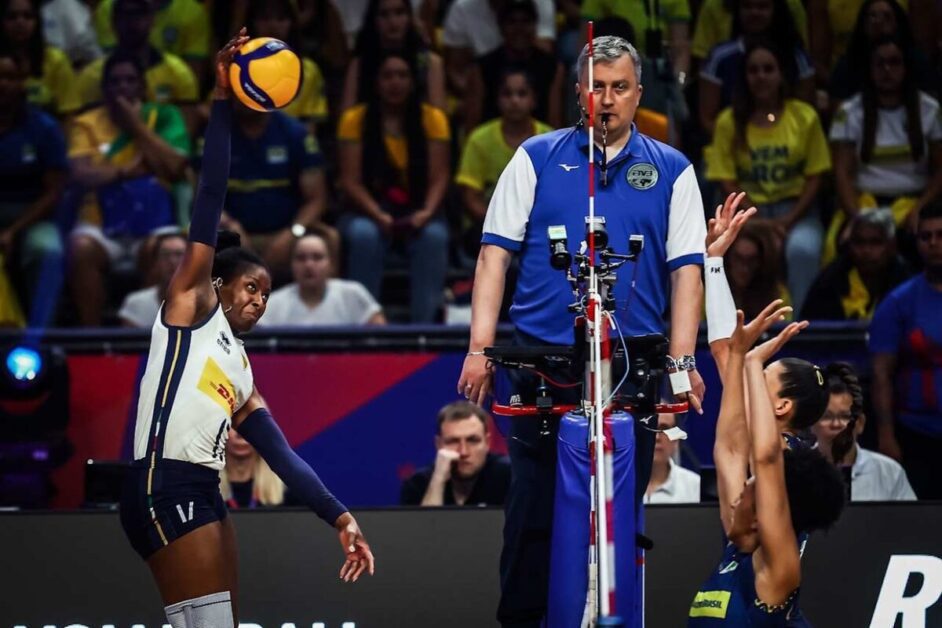 Brasil cai para as campeãs olímpicas em manhã de jogaço no Maracanãzinho