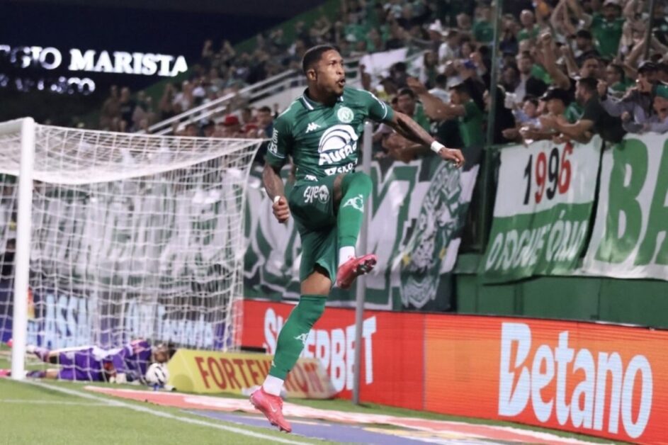 Chapecoense perde artilheiro para o futebol japonês