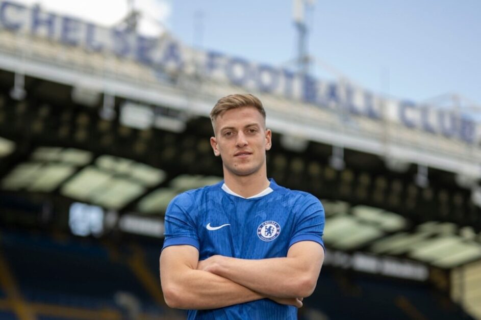 Chelsea confirma Liam Delap como reforço para o ataque