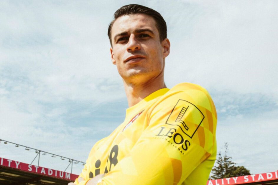 Chelsea deve perder ''goleiro mais caro da história'' para rival