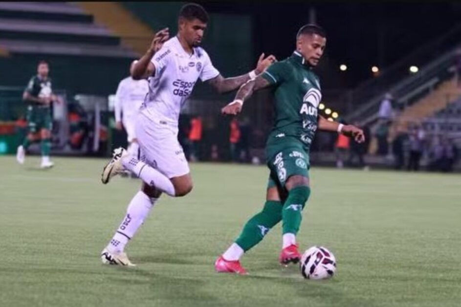 Com dois de Marcinho, Chapecoense castiga Ferroviária na Arena Condá