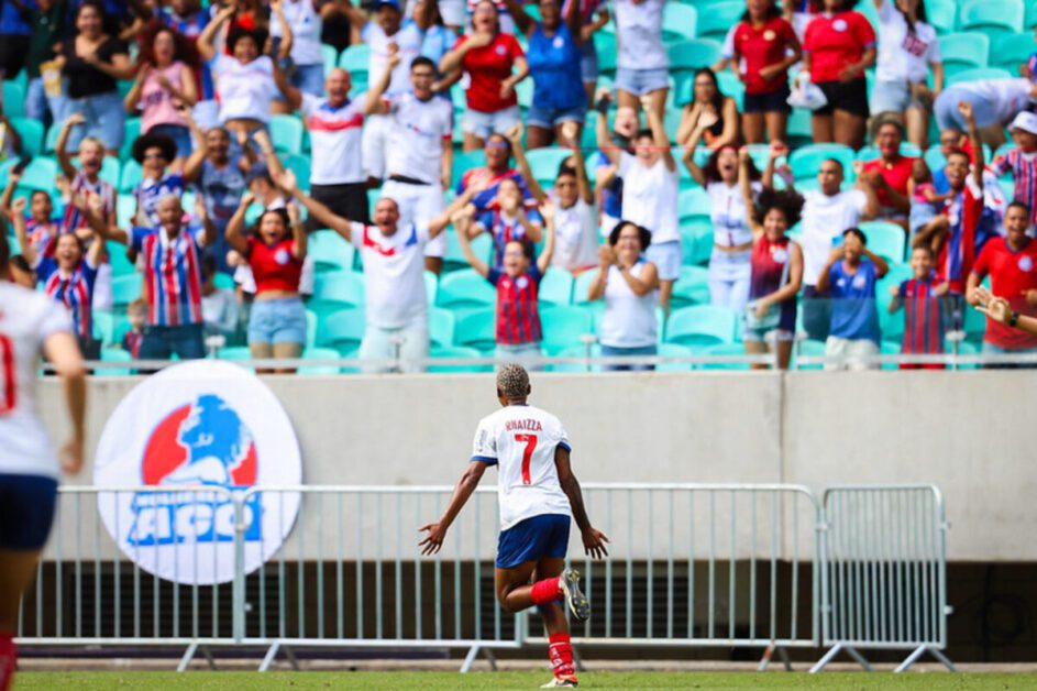 Com hat-trick, Rhaizza comanda vitória do Bahia sobre a Ferroviária na Fonte Nova