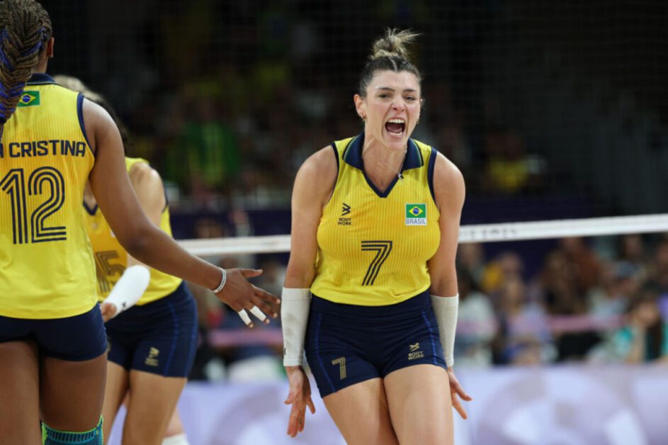 Com retorno de Rosamaria, Zé Roberto anuncia relacionadas para duelo contra Bélgica