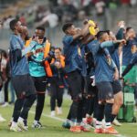 Equador arranca empate com Peru com um a menos e se garante na Copa