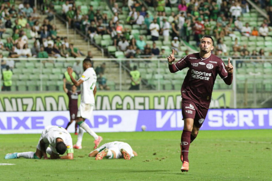 Ferroviária vira, quebra tabu e amplia crise do América-MG