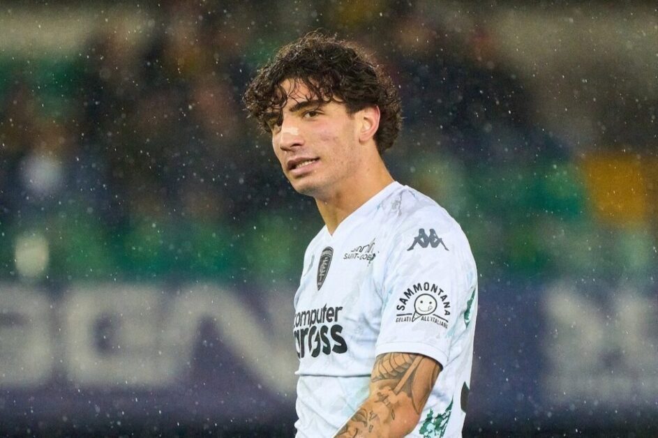 Napoli anuncia contratação de jovem defensor