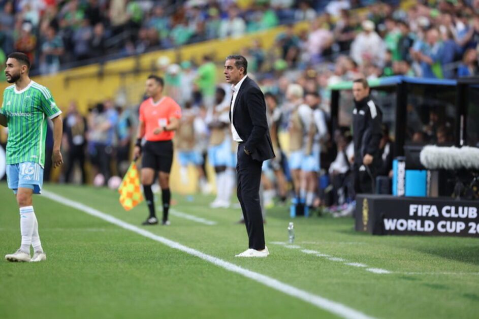 Renato Paiva admite estreia difícil e almeja 'noite perfeita' contra o PSG