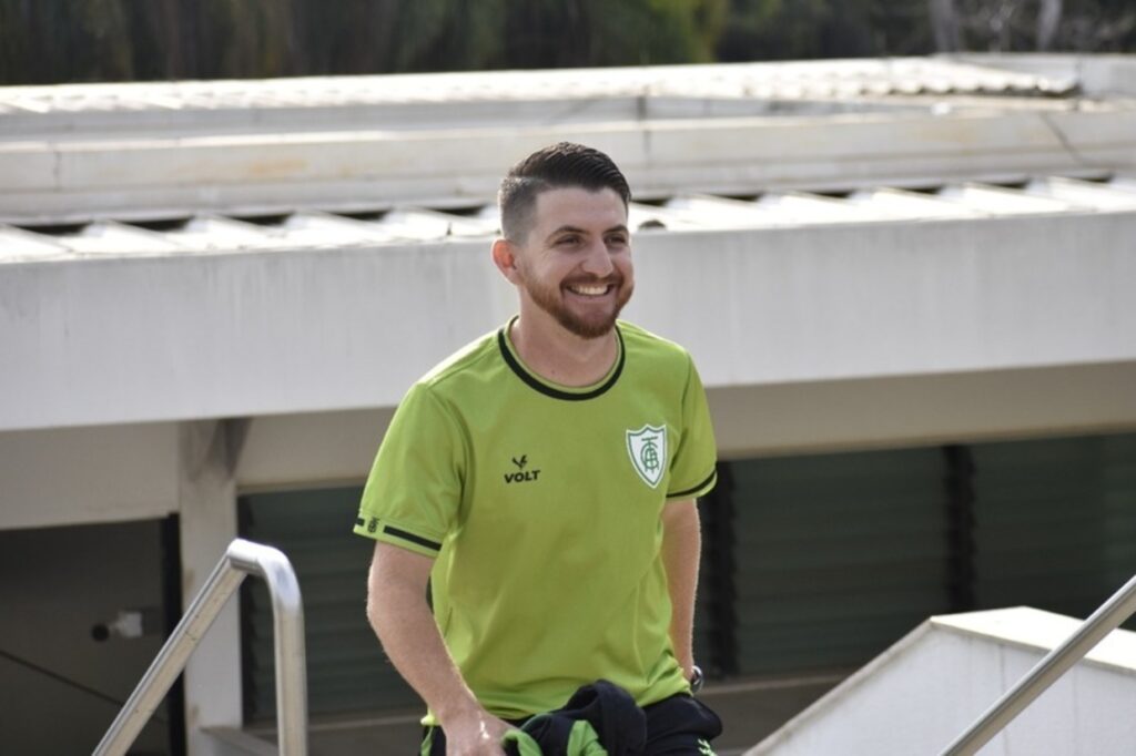 Sem embalar na Série B, América Mineiro demite William Batista