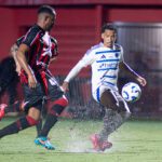 Vitória e Cruzeiro seguem zerados em jogo de 'futebol aquático'