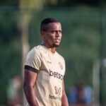 Vitória rescinde com Carlos Eduardo e não deve parar por aí...
