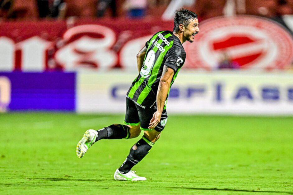Willian Bigode marca dois e América bate o Vila Nova para respirar na Série B