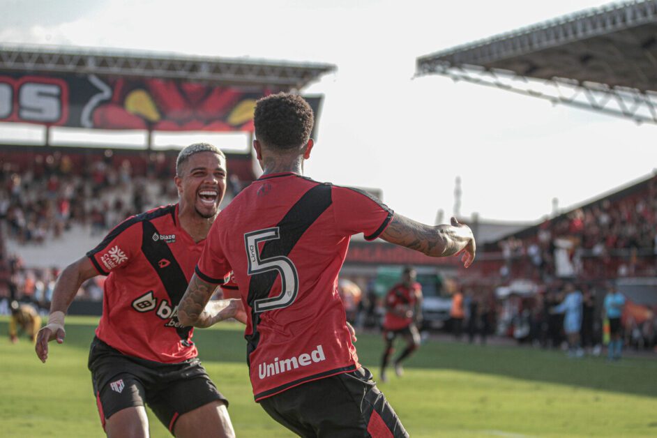 Atlético Goianiense se impõe em casa e bate o Amazonas com facilidade