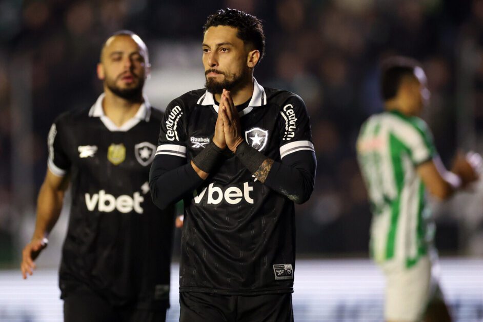 Com lei do ex e gol de estreante, Botafogo vence o Juventude de virada no Alfredo Jaconi